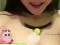 大波妹玩手機遊戲