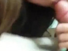 무료야동 카메라를 보면서 열심히 사까시 해주는 이쁜 여친