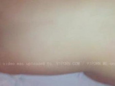 终篇验证高三小美女 粉丝们要求的后入 最后还被她男友电话查岗