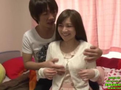 SDMU-120.新山沙弥_撮影現場は自宅から半径500m以内_家族やご近所さんにバレないように…ドキドキが気持ちいいに変わっちゃう！？興奮倍増！！生まれて初めての声我慢セックス