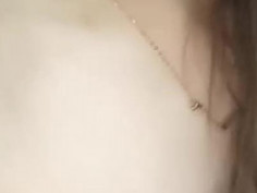 红脸蛋美眉玩震蛋