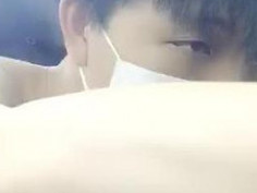 19歲清純正妹跟男友在車上啪啪還內射 滿足所有狼友