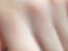 [自拍露臉]年輕短髮妹！經驗豐富很會挖～等人家幫她（有影）