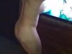 [自拍露臉]酒店七仔表演脫衣秀～肢體動作超誘人！筋很軟還會劈腿一字馬～隔壁小姐都看傻眼，等等小費要多點了 （有影） - 3