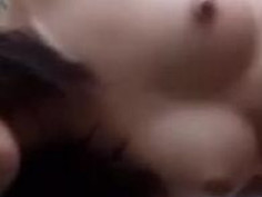 [自拍露臉]３４Ｄ巨乳女友～大開Ｍ字腿狂搖！搖到停不下來～有點受不了 （有影）