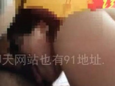 [３Ｐ自拍]大白天和老婆跟她妹妹啪啪！看她們舔得很開心～３Ｐ成就達成超爽的（有影）