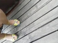 [公園自拍]跟騷女友野外自拍被發現！自己還玩到尿啦 （有影）