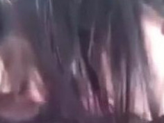 [３Ｐ露臉]小ＧＧ也很好用～玩到一對姐妹！看她們舔的受不了（有影）