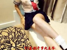 「喜不喜歡乾爹操妳阿？」帶放暑假的乾女兒開房間，在學校是校花～床上很會叫（有影）