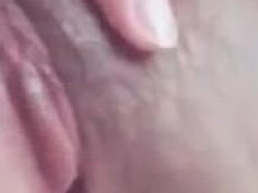 絕對領域～女學生裡面都沒穿！粉嫩美鮑開門啦（有影）