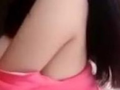 美模"張栩菲"自拍影片～浴袍裡的白蜜桃！多汁又好飽滿喔（有影）