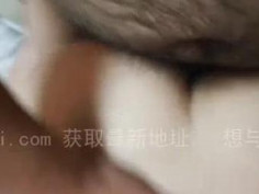 啪啪上女友，她突然打電話！大力撞擊看看對方會不會發現（有影）