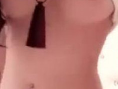 [自拍露臉]美艷正妹露出尖挺雙乳～極致誘惑等你來（有影）