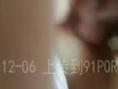 [３Ｐ自拍]和同事夫妻一起啪啪，人妻好嫩又很緊！同事還在旁邊拍（有影）