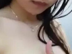 美眉直播玩自慰，跪求這位正妹的臉書