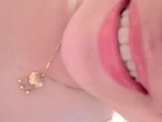 為什麼你胸部的這麼大有人想要一起洗澡嗎?