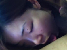 女友穿絲襪幫我用腳打飛機啪啪啪搞的床都快塌了