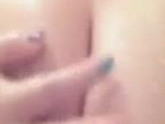 「航空母艦」撞過來，胸狠妹嬌慎：洗澡囉～誰能幫她洗？（有影） - 1