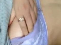 大學生太寂寞～宿舍廁所偷偷摳！同學就在旁邊好刺激（有影）