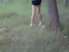 [野外露出]超敢玩情侶～白天就在樹林玩"妹妹"，越弄越濕想愛愛（有影）