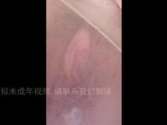 花季大學生～白色愛液浸濕褲襪！按摩棒刺激粉嫩美體 （有影）