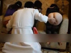 三对夫妻驱车千里来相会聚会前三位夫人争艳展示身材