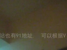 夫妻旅遊～騷人妻穿紅色內衣褲誘惑老公一直狂舔，雙腿大張差點爽過頭！（有影）