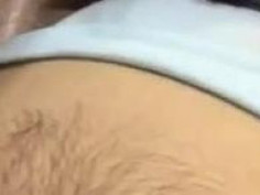 [自拍微露]可愛妹子吃小黃瓜吃到吐，又把沙發弄的濕答答～敏感體質人見人愛（有影）