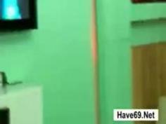 無修正　ソファーで獣の様に乱れ狂う美人人妻です。