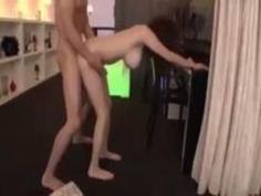 巨乳AV女優動画ティア 息子の巨乳妻を確実に孕ませたい デカチン巨乳露天風呂》素人エロ動画完全見放題│超ド級エロ素人