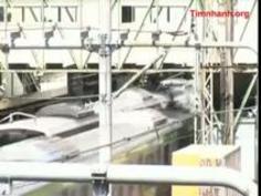 【レズ美アン動画】便所にて、素人女性のバック無料どうが。公衆便所で激しく愛し合う男女！