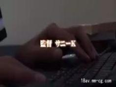 《継母/胸チラ》言われるがままに足をマッサージすると、艶めかしい声を漏らす継母がエロすぎる