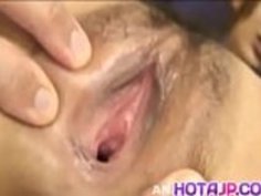 キンキー・シホ・カノは、お尻をかぶる前に熱いフェラチオをする