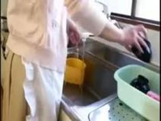 【人妻熟女】四十路美人義母と家にいるときは父親が近くにいようがお構いなしに只々エロいことしたい息子の話