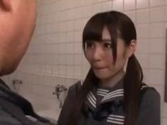 巨乳 アイドル トイレ 痴女 パンチラ