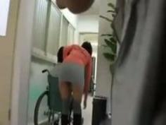 【湊莉久】隣の病室にきていた美少女の美尻にセクハラをし、ち○ぽをこすりつけてたら我慢できなくなって寝取ってハメちゃうwww