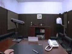 受刑者や職場の上司に迫られる咲流さんは、セクハラされまくりの女刑事 卯水咲流