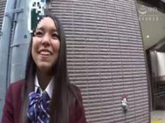 つやつやの黒髪でしなやかな褐色�...