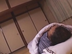 毛深いセクシーな日本のお母さん