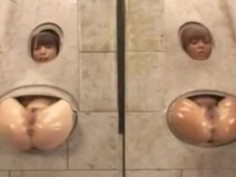 【アナル対決】黒ギャルが尻丸出しで固定されてアナルSEX感度対決！！