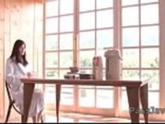 タイトなサヤ・ニイヤマに沿った強い朝のハードコア