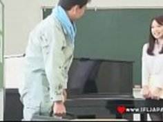 日本の音楽教師が虐待を受けた - もっと日本語のフルHDポルノをwww.IFLJAPAN.comで