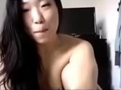 彼女はベストショー（theasiancam.com）に参加し、