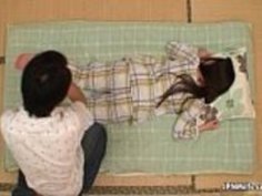 かわいい日本人の熟女が官能的になる