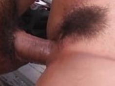 日本の十代のクリーム色の屋外