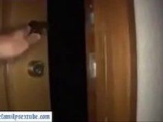 父親が隣で寝ているというのに巨乳ママを夜這いするのが趣味のスケベ息子