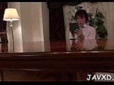 キューティーは2つの脂肪ノブを吸う