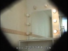 スタイル抜群な可愛いショップ店員が着替え中を盗撮される