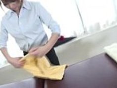 ゴージャスなアンナは、彼女の角質のクライアントのための素晴らしいマッサージを与える