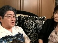 【六十路】熟女化粧がケバイ還暦おばさんをオヤジがバイブ攻撃！熟した色気でオヤジを挑発し興奮したオヤジがババアに反撃ww